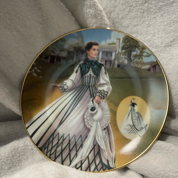 The Bradford Exchange Other - The Bradford Exchange Collector's Plate - Green and Gold